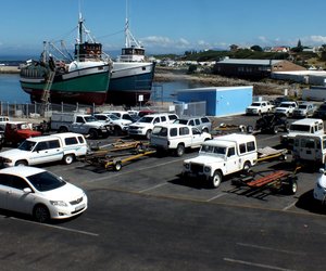 Bootsleepwaens pronk hawe vol